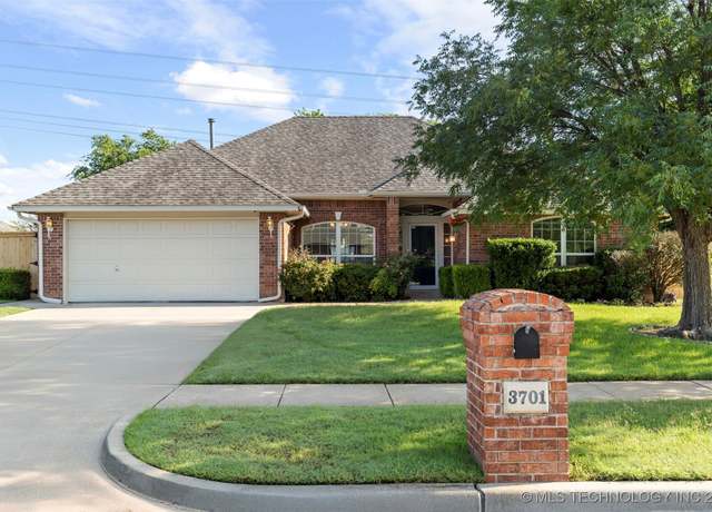 Property at 3701 Bridgeport Rd, Norman, OK 73072, 3 beds, 2 baths