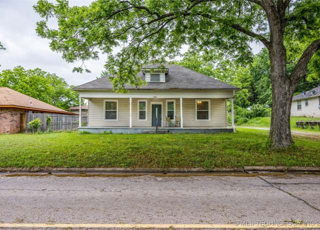 Property at 1020 N 3rd, Durant, OK 74701, 3 beds, 2 baths