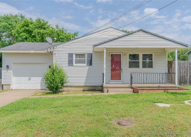 Property at 611 S 13th St, Collinsville, OK 74021, 3 beds, 1.5 baths