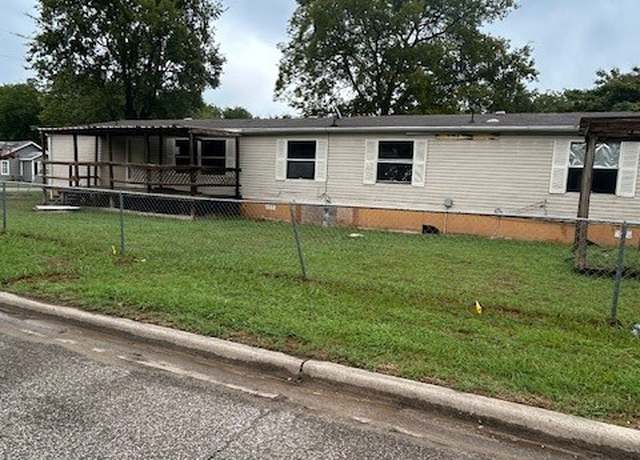 Property at 1004 B SE, Ardmore, OK 73401, 4 beds, 2 baths