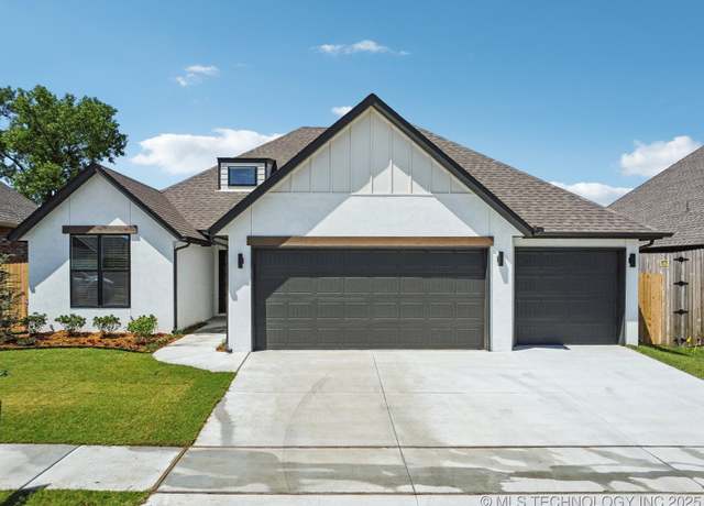 Property at 2716 W Madison St S, Broken Arrow, OK 74012, 3 beds, 2 baths