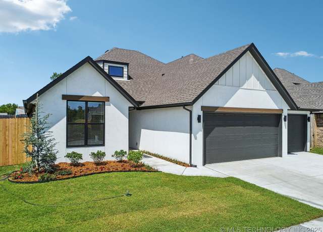 Property at 2716 W Madison St S, Broken Arrow, OK 74012, 3 beds, 2 baths