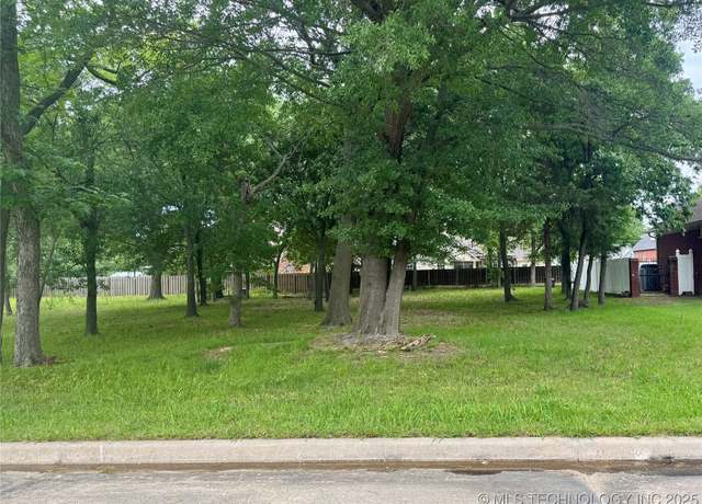 Property at 9 Edgewood Dr, Mcalester, OK 74501