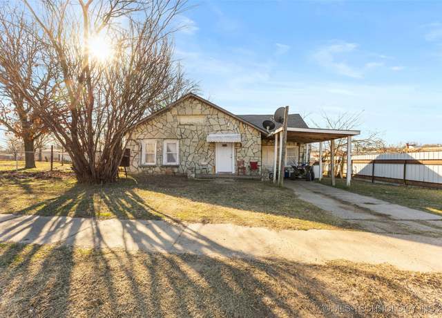 Property at 520 N State, Konawa, OK 74849, 2 beds, 1 bath