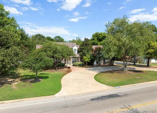Property at 1006 S Rockford Rd, Ardmore, OK 73401, 4 beds, 3.5 baths