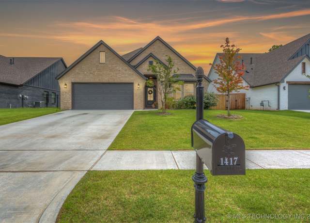 Property at 1417 N 72nd St, Broken Arrow, OK 74014, 4 beds, 3 baths