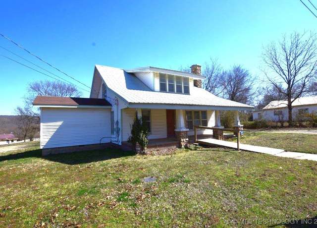 Property at 1221 S 3rd St, Stilwell, OK 74960, 4 beds, 2.5 baths