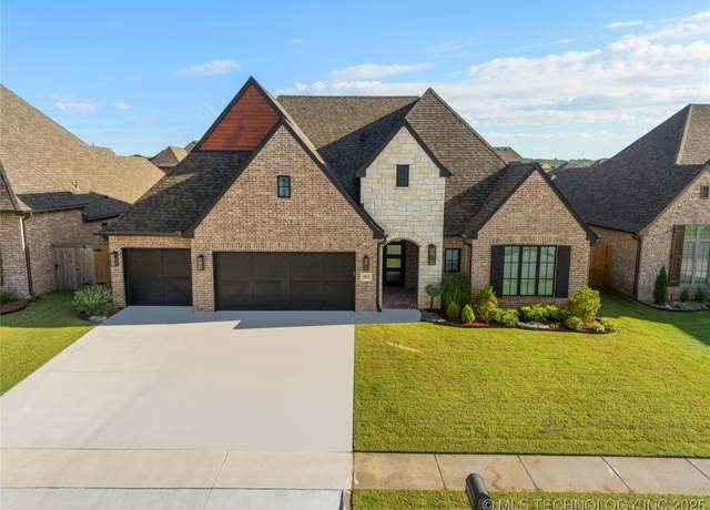 Property at 5913 E 127th St S, Tulsa, OK 74008, 4 beds, 2.5 baths