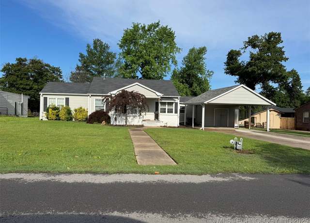 Property at 3210 Summit Blvd, Sand Springs, OK 74063, 3 beds, 2 baths