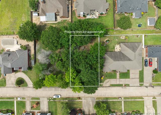 Property at 10 Edgewood Dr, Mcalester, OK 74501