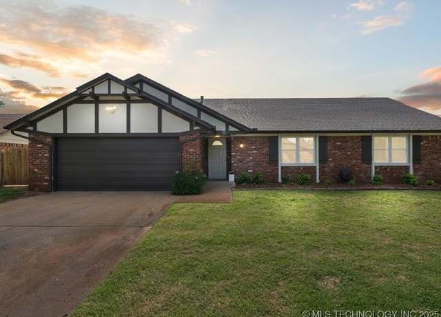 Property at 817 N Ivy St, Jenks, OK 74037, 3 beds, 2 baths