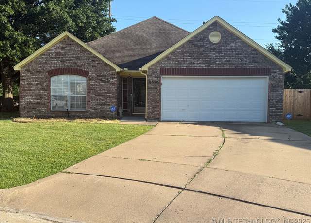 Property at 9530 E 76th St, Tulsa, OK 74133, 3 beds, 2 baths