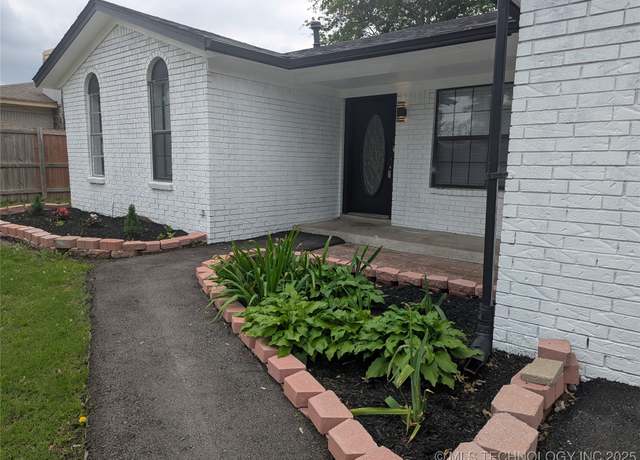 Property at 10892 E 33rd Pl, Tulsa, OK 74146, 4 beds, 2 baths