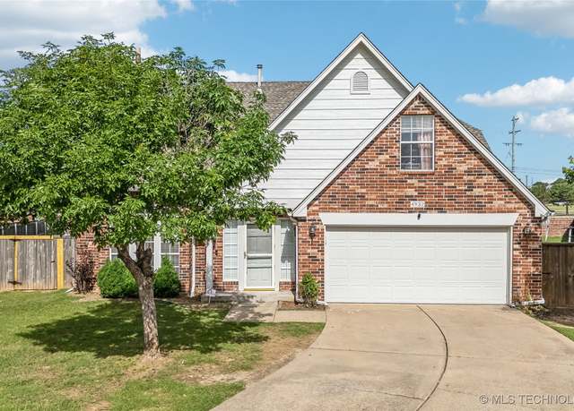 Property at 4932 W Commercial St, Broken Arrow, OK 74012, 4 beds, 2.5 baths