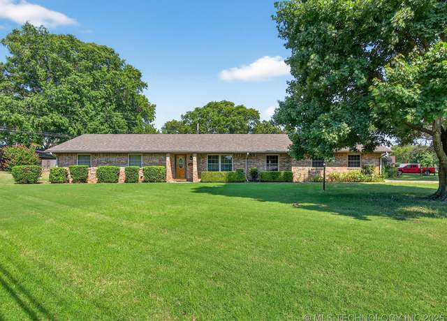 Property at 1435 Lariat Dr, Bartlesville, OK 74006, 3 beds, 2 baths