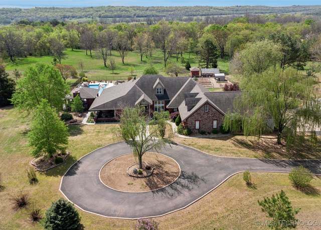 Property at 2372 Fox St, Tahlequah, OK 74464, 4 beds, 4 baths