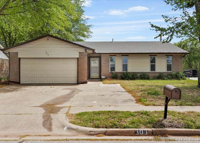 Property at 303 N Cedar St, Jenks, OK 74037, 3 beds, 2 baths