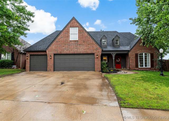 Property at 10115 E 94th St N, Owasso, OK 74055, 4 beds, 2.5 baths
