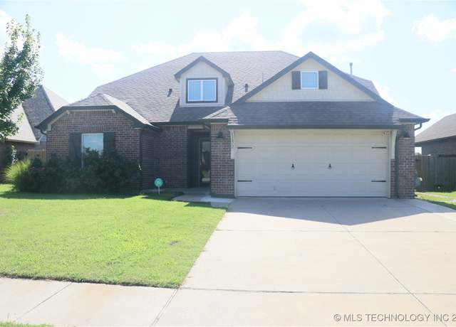 Property at 13672 S Kenosha Ave, Glenpool, OK 74033, 4 beds, 2 baths