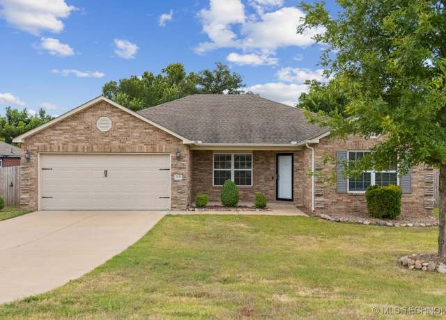 Property at 2601 W Glendale St, Broken Arrow, OK 74011, 4 beds, 2 baths