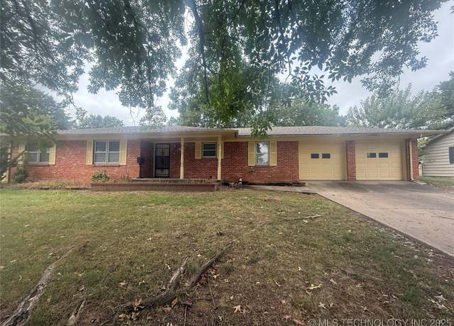Property at 801 N Anthony St, Muskogee, OK 74403, 3 beds, 2 baths