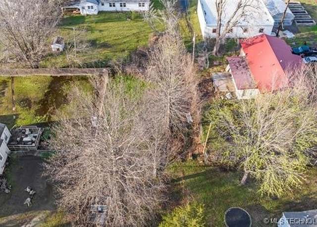 Property at 306 W Muskogee St, Chouteau, OK 74337