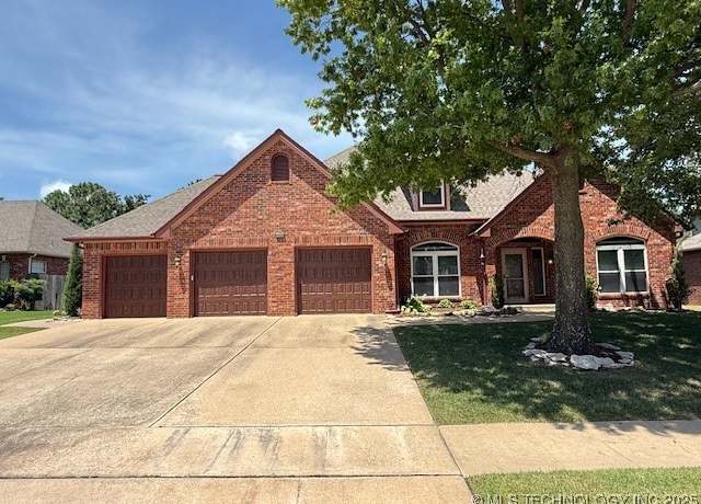 Property at 1506 E Concord Pl, Broken Arrow, OK 74012, 4 beds, 3 baths