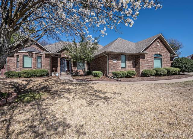 Property at 2411 S Rockford Pkwy, Ardmore, OK 73401, 4 beds, 2.5 baths