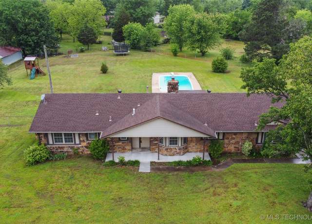 Property at 8933 E Maple Dr, Claremore, OK 74019, 3 beds, 2 baths
