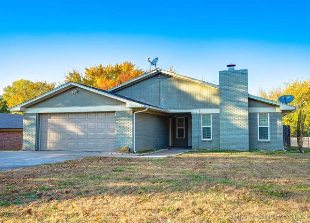 Property at 2520 Arlington Blvd, Ada, OK 74820, 3 beds, 2 baths