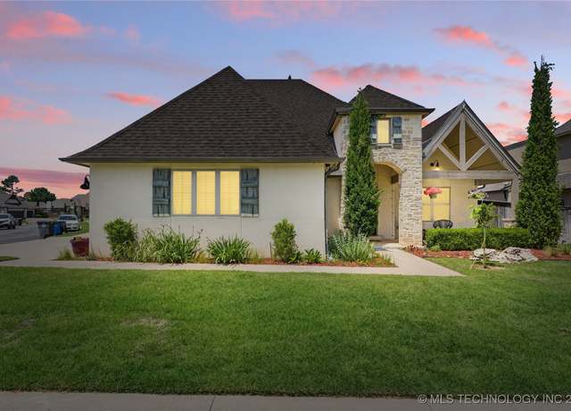 Property at 2835 E 104th St, Tulsa, OK 74137, 4 beds, 4.5 baths