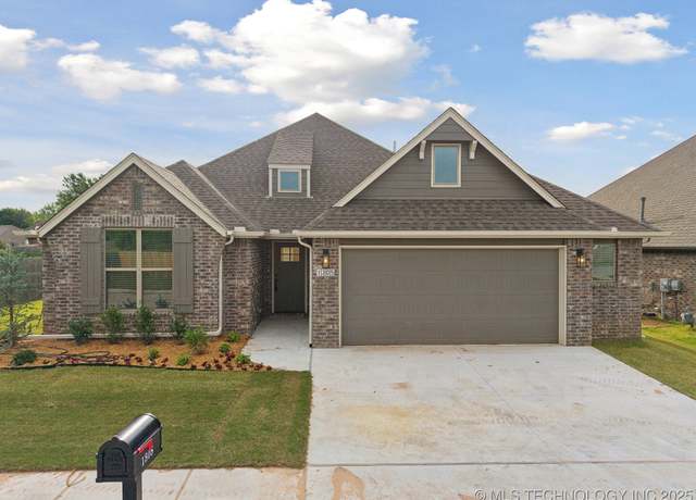 Property at 1305 N Dogwood Ave, Broken Arrow, OK 74012, 3 beds, 2 baths