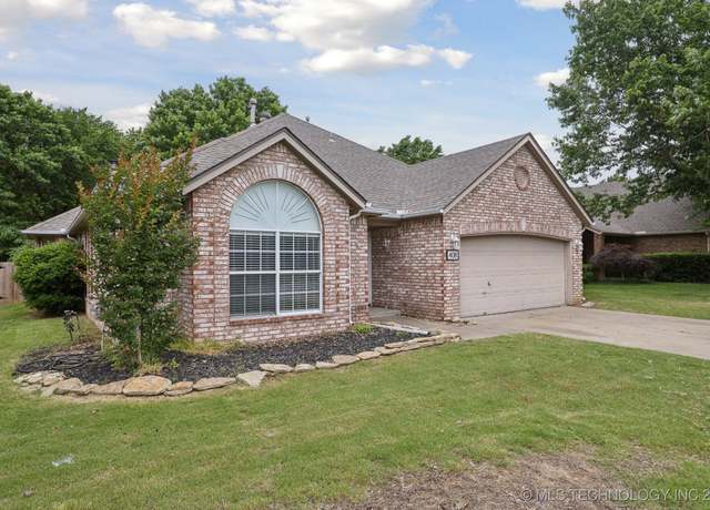 Property at 408 S Tamarack Ave, Broken Arrow, OK 74012, 3 beds, 2 baths