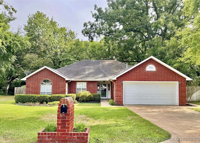 Property at 509 W 2nd St, Tahlequah, OK 74464, 3 beds, 2 baths