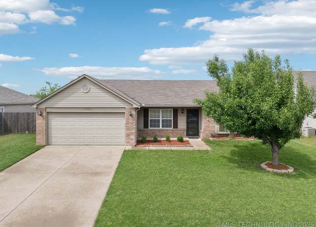 Property at 10901 E 123rd St, Collinsville, OK 74021, 3 beds, 2 baths