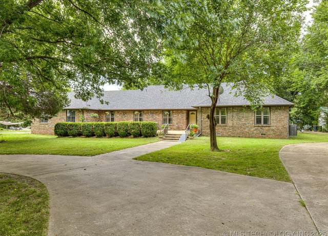 Property at 5321 Fern Mountain Rd, Muskogee, OK 74401, 3 beds, 2.5 baths