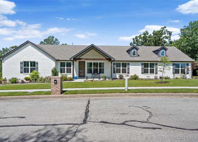 Property at 1702 Old North Pl, Sand Springs, OK 74063, 4 beds, 2.5 baths