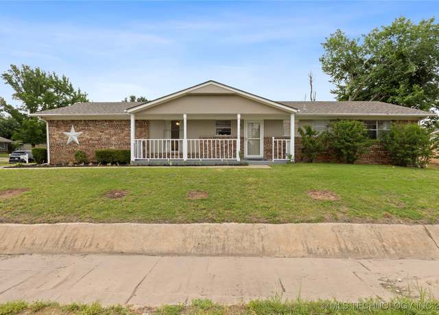 Property at 502 E D St, Jenks, OK 74037, 3 beds, 2 baths