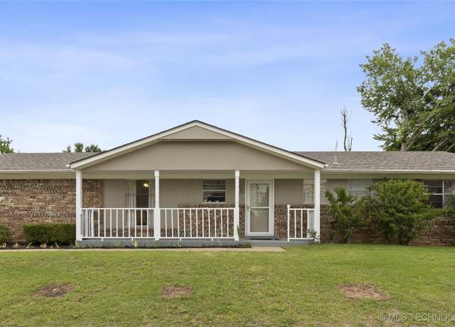 Property at 502 E D St, Jenks, OK 74037, 3 beds, 2 baths