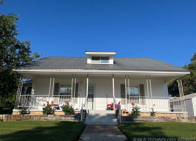 Property at 122 S Third St, Yale, OK 74085, 4 beds, 4 baths