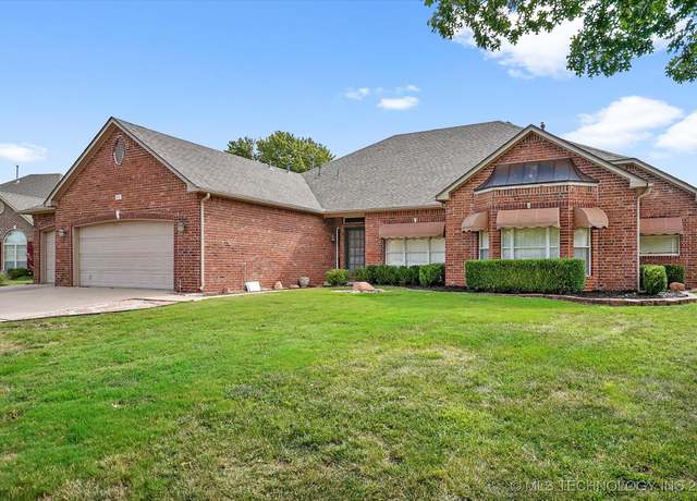 Property at 301 S 67th St, Broken Arrow, OK 74014, 4 beds, 2.5 baths