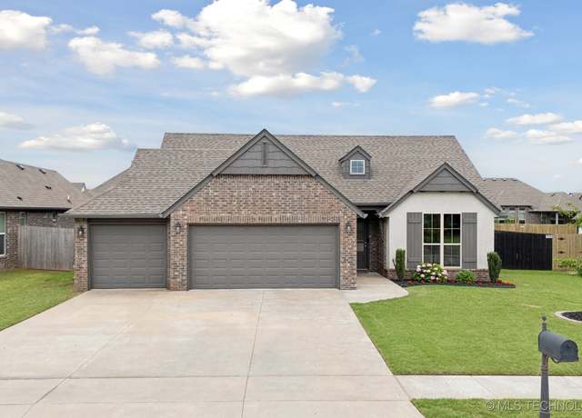 Property at 23012 E 104th St S, Broken Arrow, OK 74014, 3 beds, 2 baths