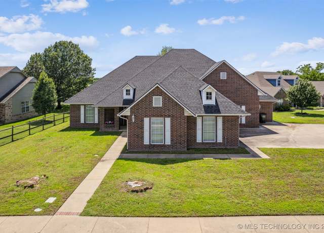 Property at 8506 N 100th East Ave, Owasso, OK 74055, 3 beds, 2 baths