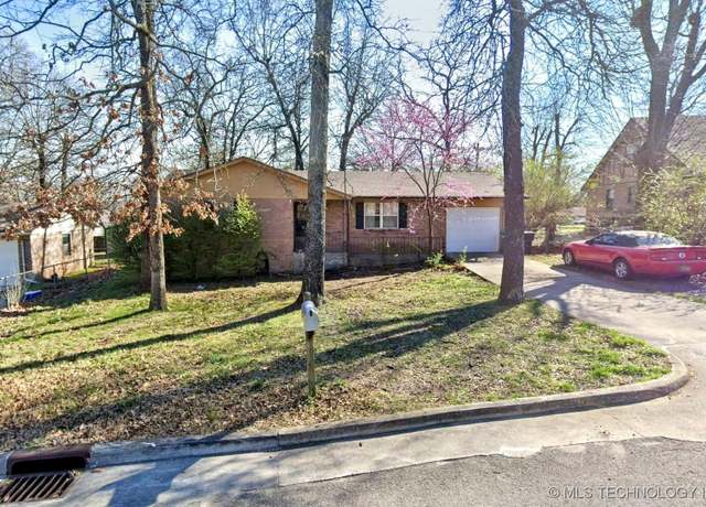 Property at 300 Dogwood Dr, Tahlequah, OK 74464, 3 beds, 1.5 baths