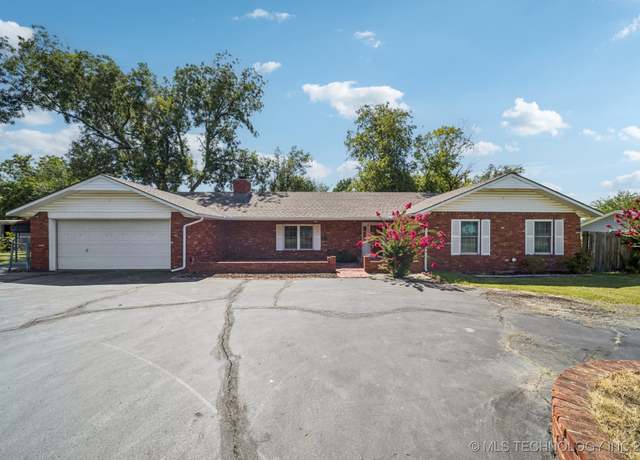 Property at 100 S 5th St, Morris, OK 74445, 3 beds, 2 baths