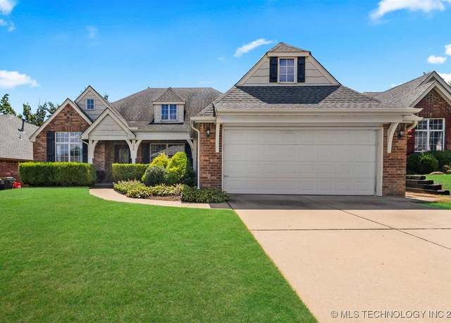 Property at 124 W 126th St S, Jenks, OK 74037, 3 beds, 2 baths