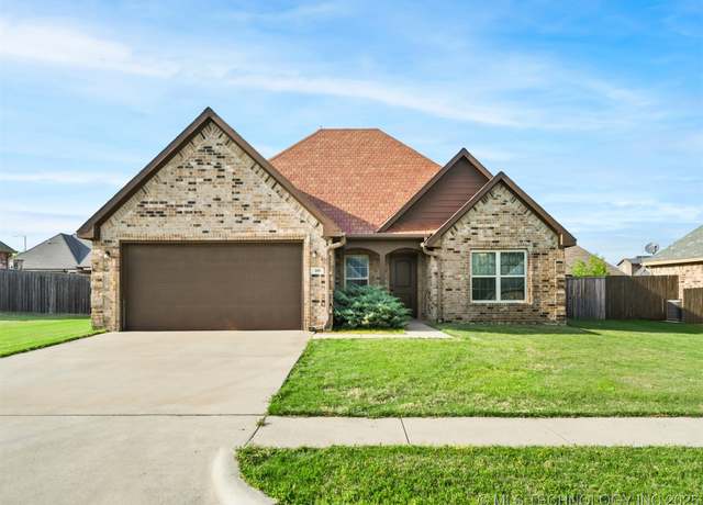 Property at 305 Hidden Path, Ardmore, OK 73401, 3 beds, 2 baths