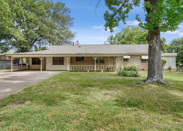 Property at 5915 E 5 Th St, Tulsa, OK 74112, 3 beds, 2 baths