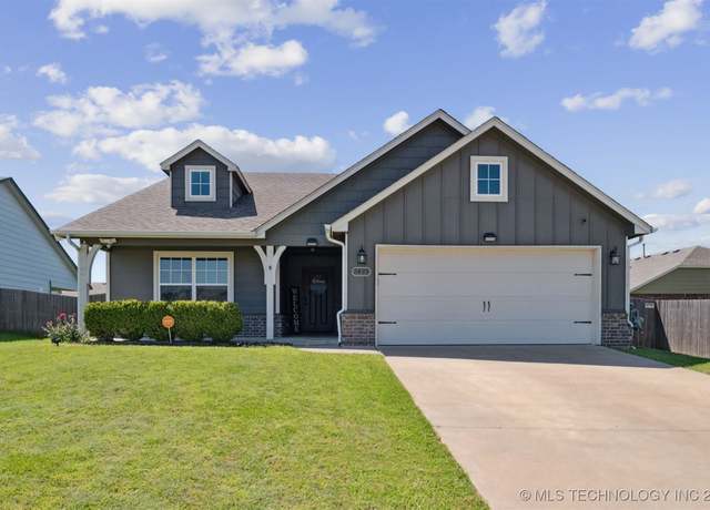 Property at 3405 E Sandusky St, Broken Arrow, OK 74014, 3 beds, 2 baths