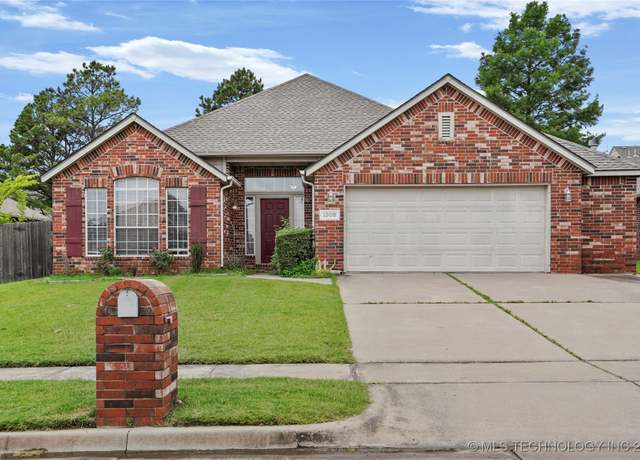 Property at 1908 N 7th St, Broken Arrow, OK 74012, 4 beds, 2 baths